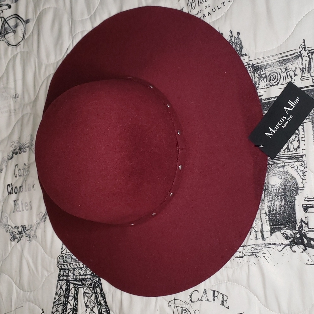 Red Marcus Adler hat